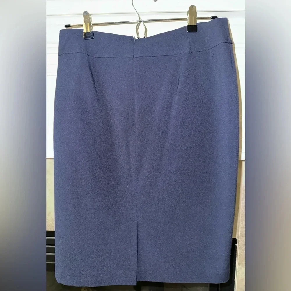 NWT Nine West pencil skirt Navy- Size 4